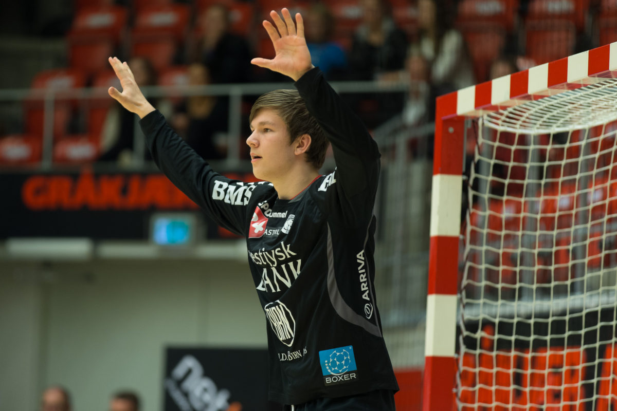 En lussing med piber og trommer